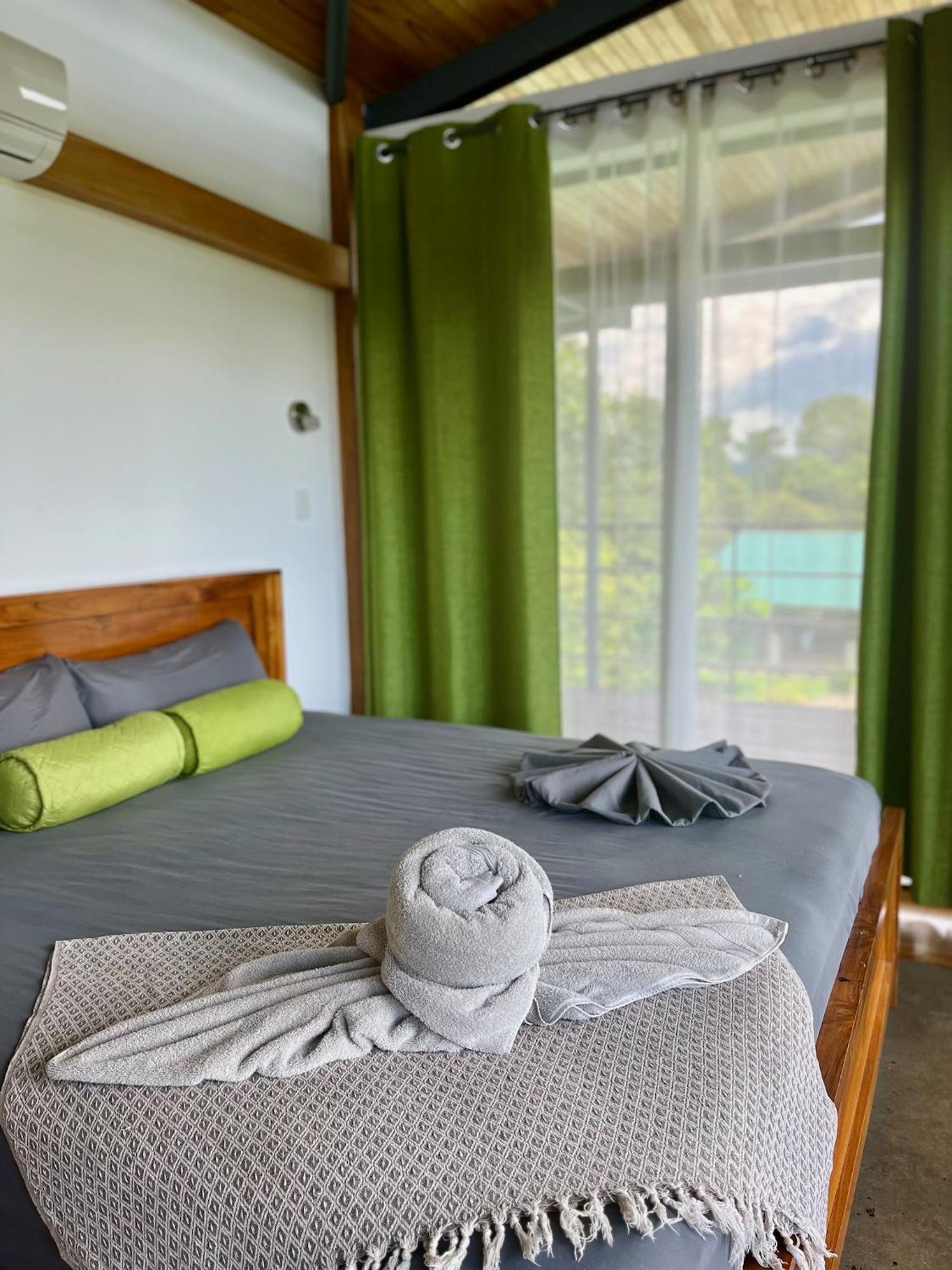 Drakes Bay Southern Drake Lodge מראה חיצוני תמונה